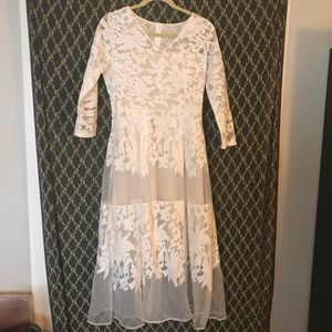 Metisu white/cream elegant dress.